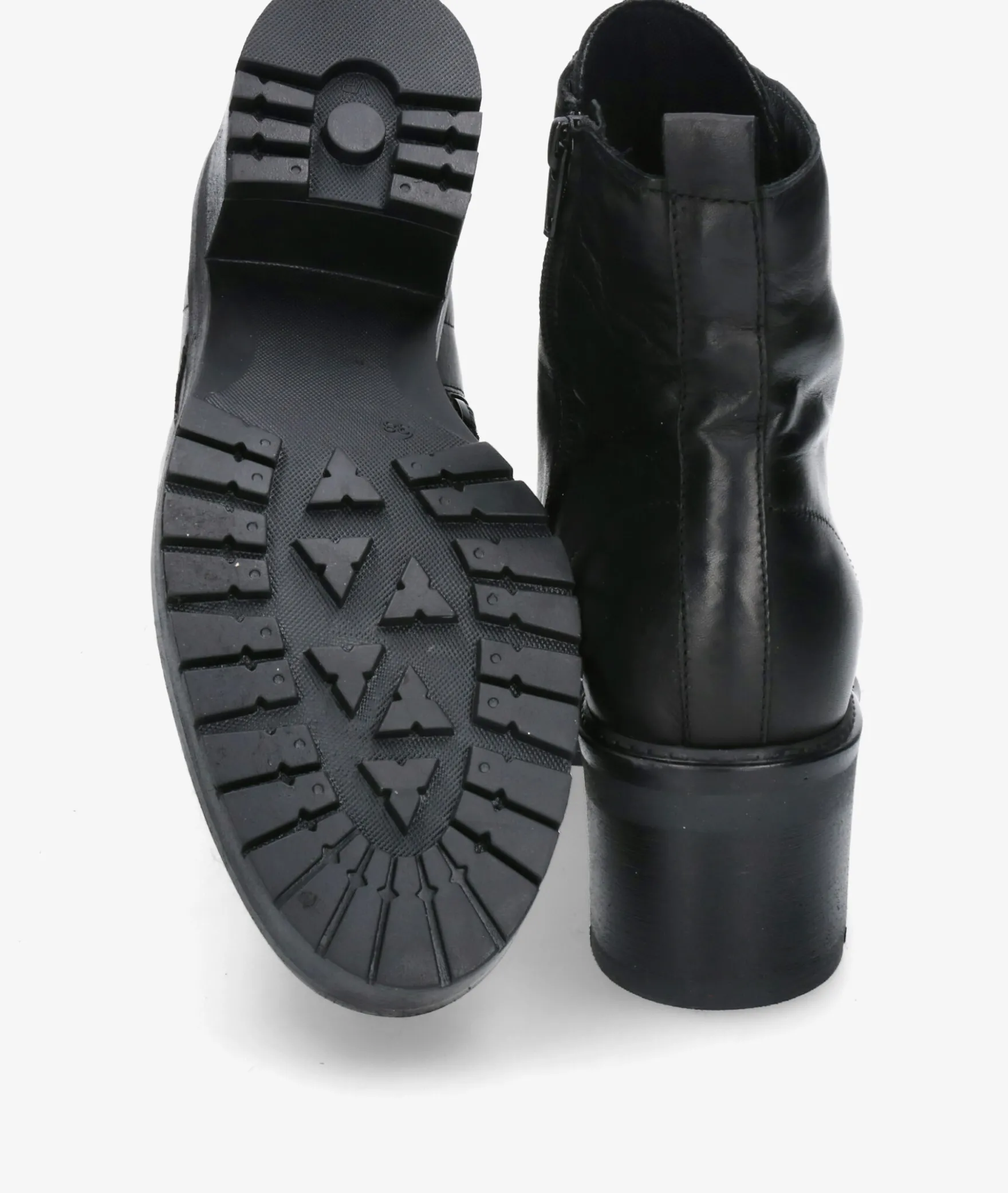 Botines TraverisIB1988 en negro