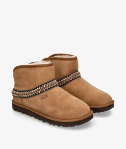 Botines UGGCLASSIC MINI CRESCENT en cuero