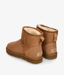 Botines UGGCLASSIC MINI II en cuero