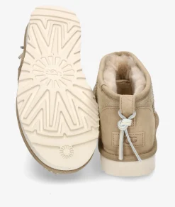 Botines UGGCLASSIC ULTRA MINI BIARRITZ en beige