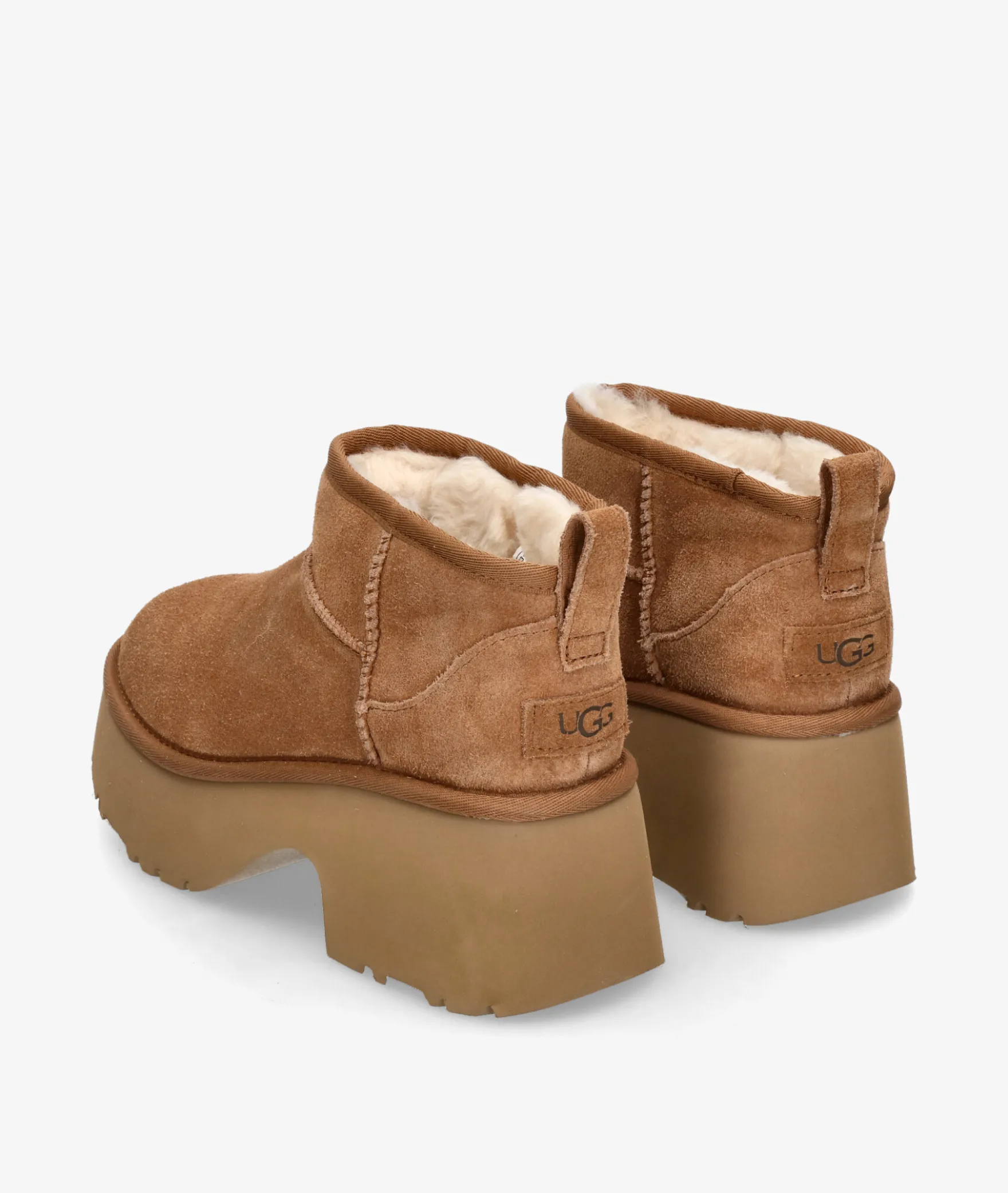 Botines UGGCLASSIC ULTRA MINI NEW HIGHTS en cuero