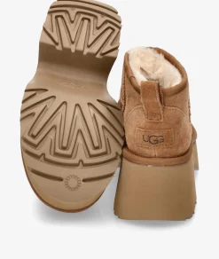 Botines UGGCLASSIC ULTRA MINI NEW HIGHTS en cuero