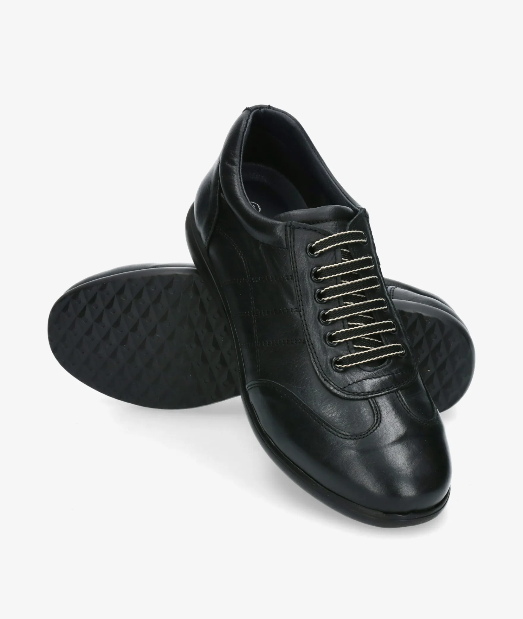 Deportivos Traveris24102 en negro