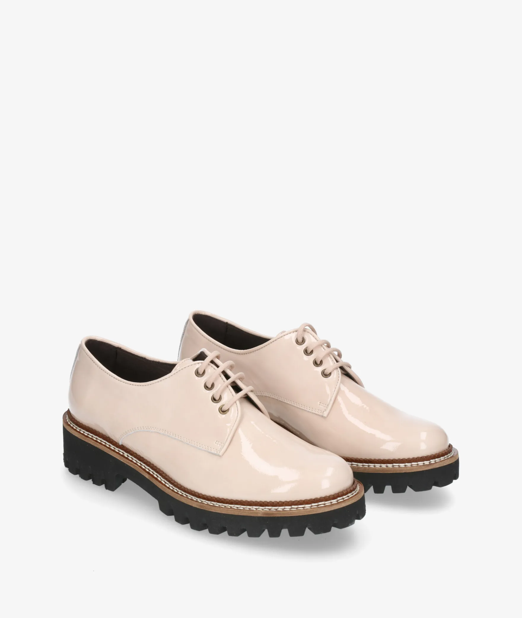 Zapatos inglés Kénnebec 7050 en charol beige